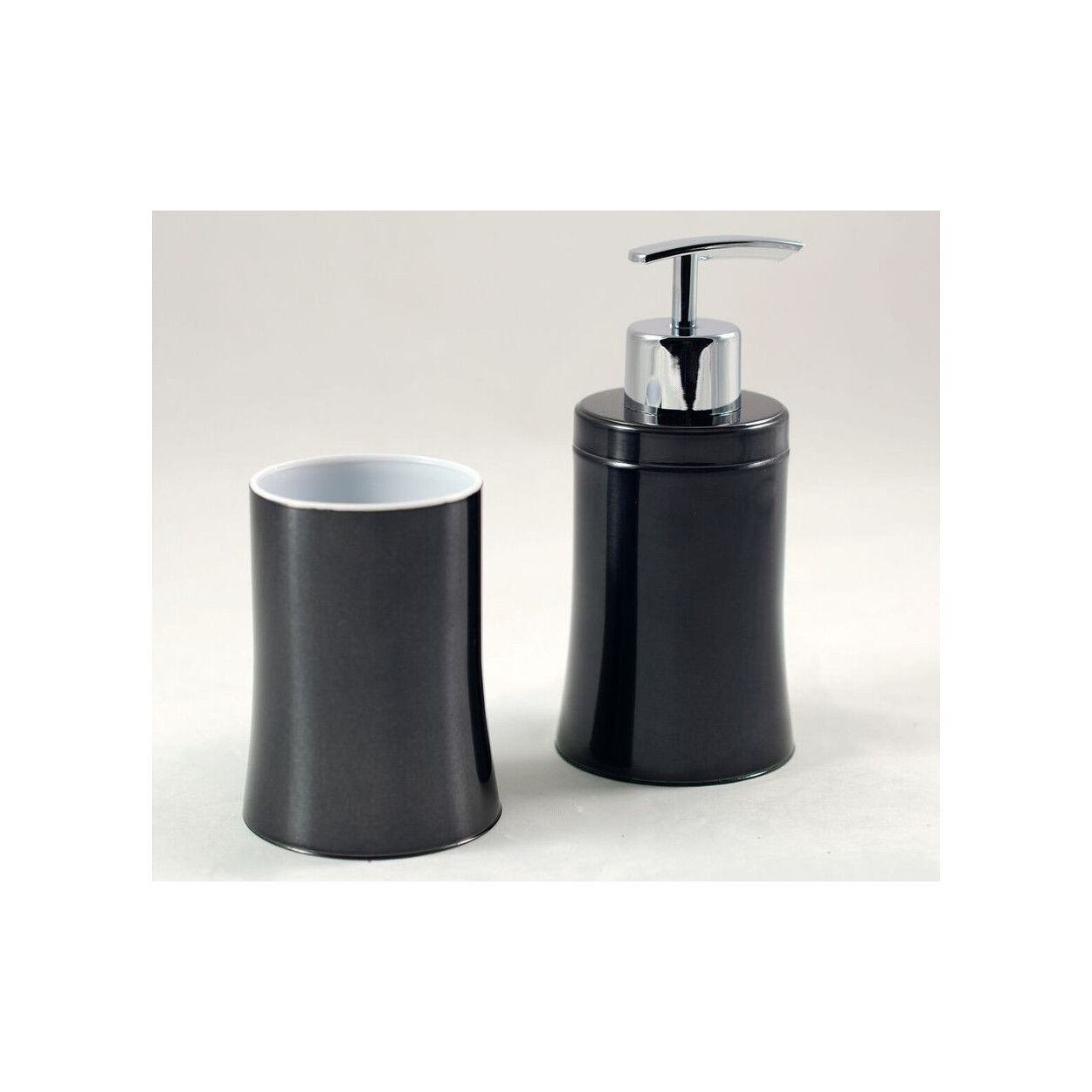 Set bagno in acciaio inossidabile. Bicchiere e dispenser