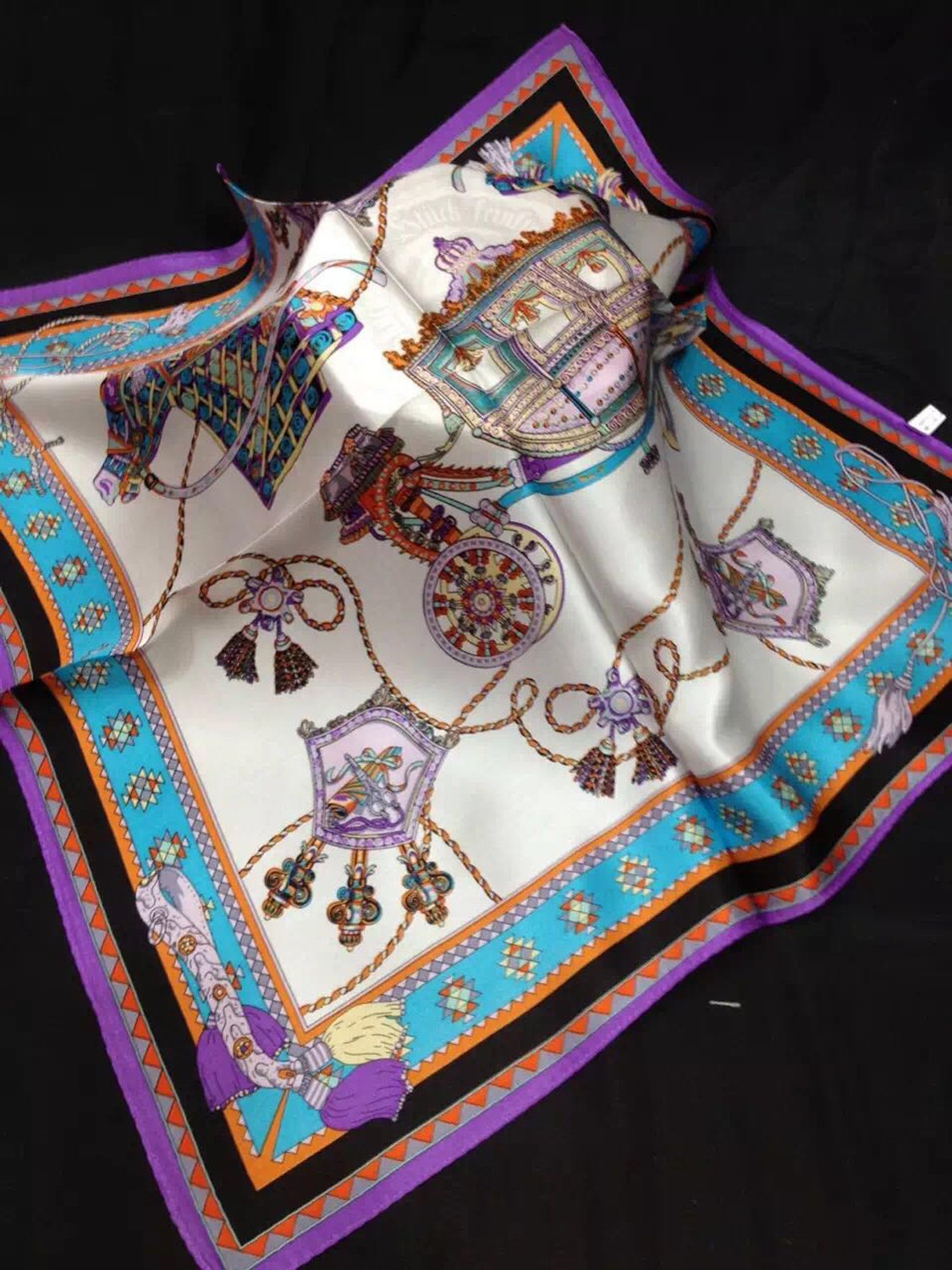 SILK HANDKERCHIEF 100% NATURAL VIWIN & SILK, 55X55 CM.