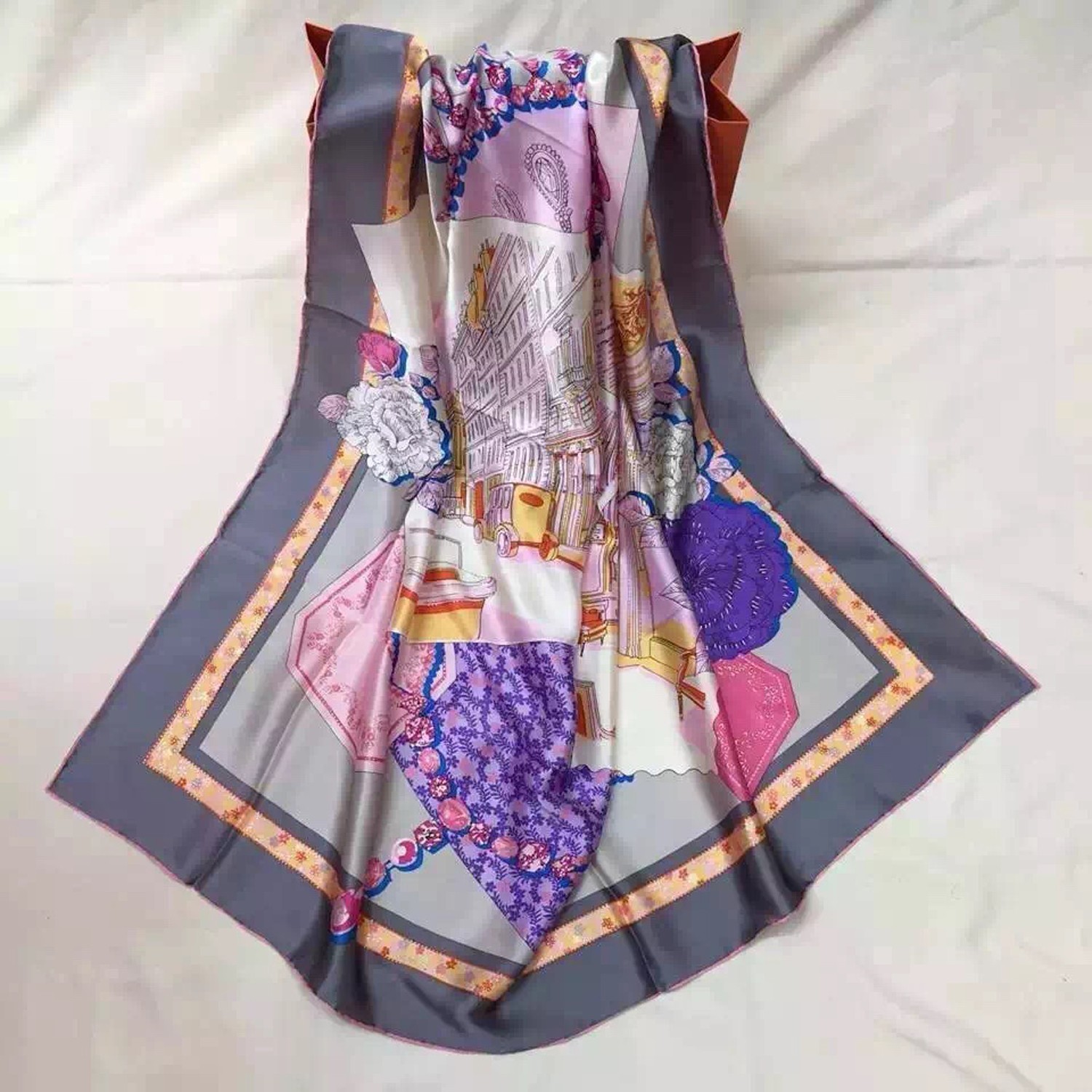 FOULARD DE SOIE 100% NATURELLE VIWIN & SOIE, 110X110 CM.