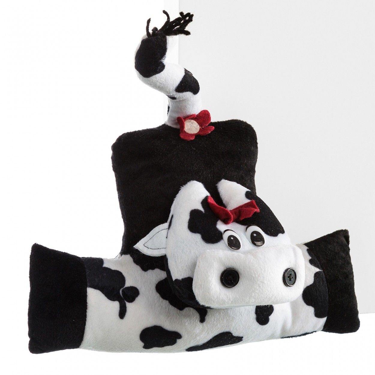 Subject doors of fabric and sand, model cow