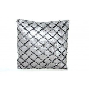 Coussin en tissu brillant.