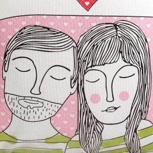 Cushion decorated with the drawing of a couple ,color rosa palo