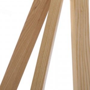 Lámpara de suelo alta y blanca de madera