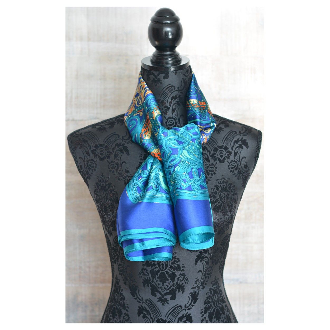 Foulard de soie 100% naturelle, modèle Cinthya Bleu , la Maison et Plus
