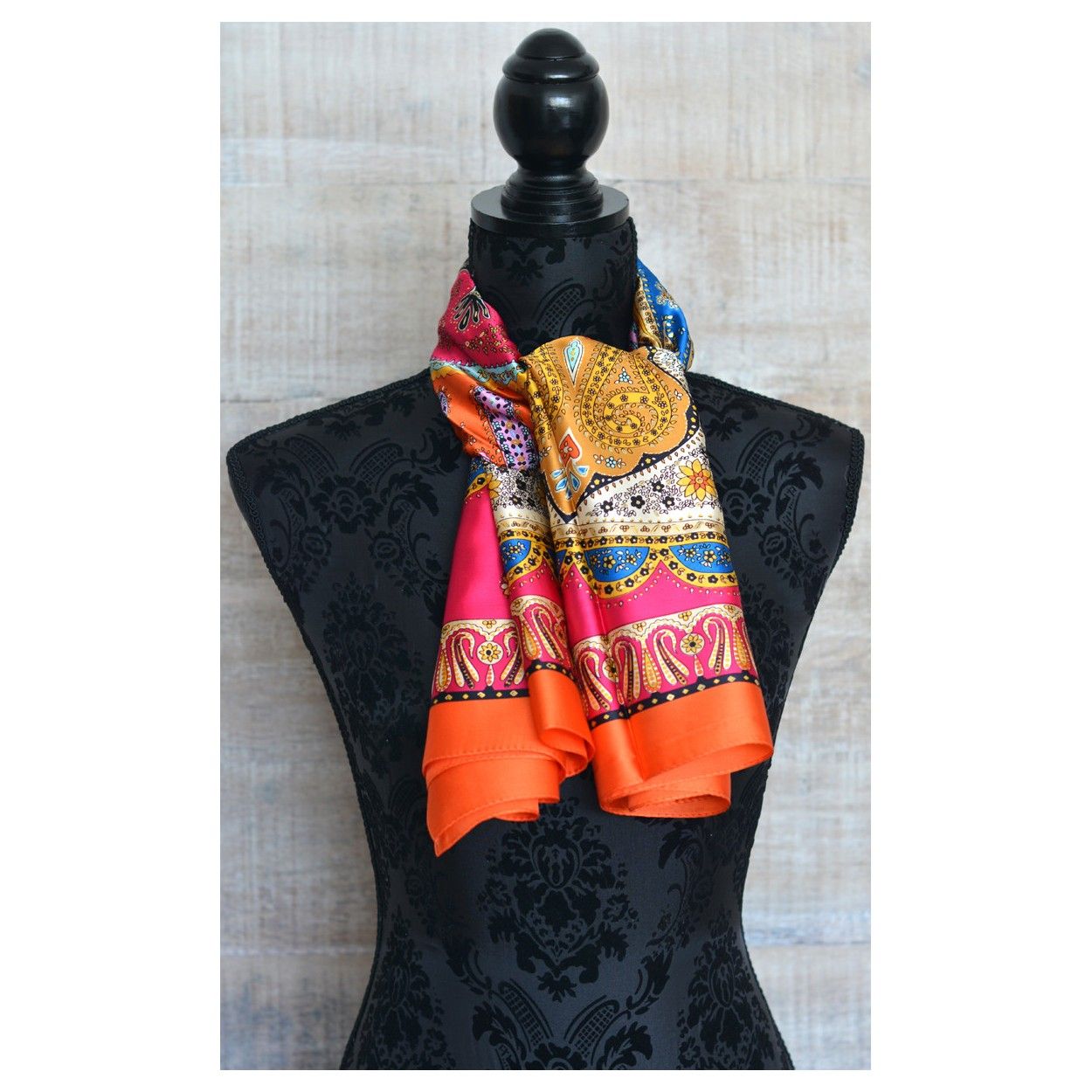 Pañuelo  de seda 100% natural, modelo coral naranja, de Hogar y Mas