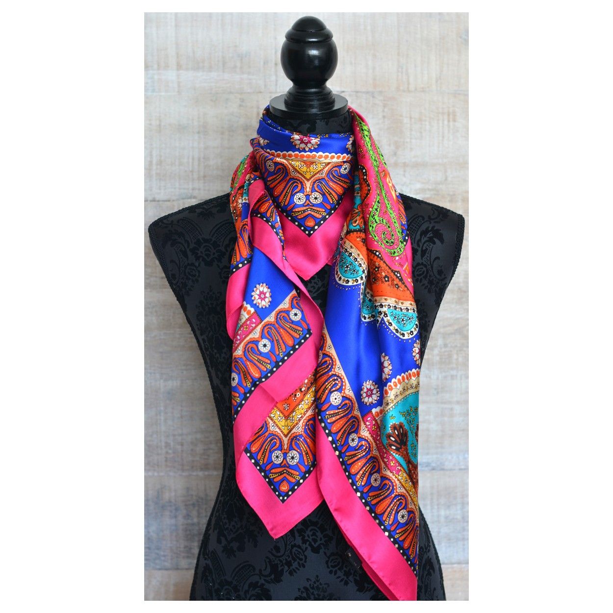 Pañuelo  de seda 100% natural, modelo coral rosa, de Hogar y Mas