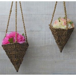 Pentole, Appeso in Vimini Naturale Forma di un Cono, di Due Unità di Casa e di Più