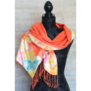 Pañuelo  de seda 100% natural, con dos caras y  flecos, modelo mariposas naranja,  de Hogar y Mas