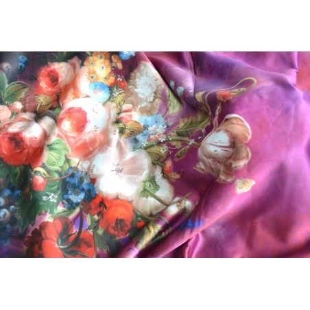 Pañuelo  de seda 100% natural, con dos caras y  flecos, modelo flores morado, colección otoño-invierno,  de Hogar y Mas
