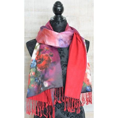 Pañuelo  de seda 100% natural, con dos caras y  flecos, modelo flores morado, colección otoño-invierno,  de Hogar y Mas