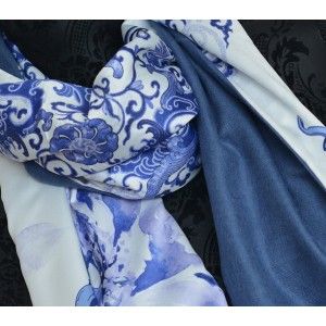 Pañuelo  de seda 100% natural, con dos caras y  flecos, modelo artemisa azul, colección otoño-invierno,  de Hogar y Mas
