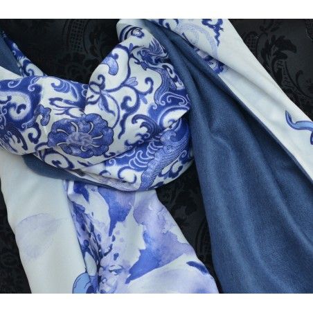 Pañuelo  de seda 100% natural, con dos caras y  flecos, modelo artemisa azul, colección otoño-invierno,  de Hogar y Mas