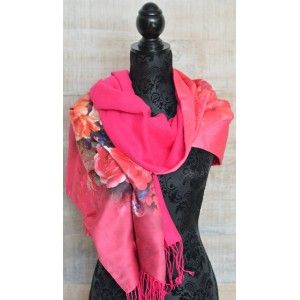 Pañuelo  de seda 100% natural, con dos caras y  flecos, modelo flores rosa, colección otoño-invierno,  de Hogar y Mas