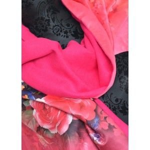 Pañuelo  de seda 100% natural, con dos caras y  flecos, modelo flores rosa, colección otoño-invierno,  de Hogar y Mas