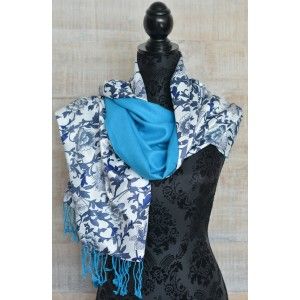 Pañuelo  de seda 100% natural, con dos caras y  flecos, modelo estampado azul, colección otoño-invierno,  de Hogar y Mas