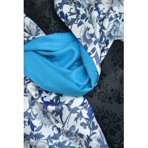 Pañuelo  de seda 100% natural, con dos caras y  flecos, modelo estampado azul, colección otoño-invierno,  de Hogar y Mas