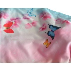 Pañuelo  de seda 100% natural, con dos caras y  flecos, modelo mariposas rosa, colección otoño-invierno,  de Hogar y Mas