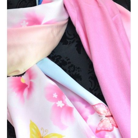 Pañuelo  de seda 100% natural, con dos caras y  flecos, modelo mariposas rosa, colección otoño-invierno,  de Hogar y Mas