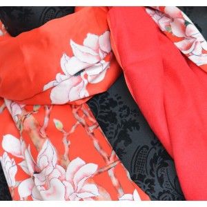 Pañuelo  de seda 100% natural, con dos caras y  flecos, modelo primavera naranja, colección otoño-invierno,  de Hogar y Mas