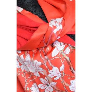 Pañuelo  de seda 100% natural, con dos caras y  flecos, modelo primavera naranja, colección otoño-invierno,  de Hogar y Mas