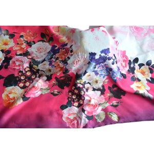 Pañuelo  de seda 100% natural, con dos caras y  flecos, modelo primavera morado, colección otoño-invierno,  de Hogar y Mas
