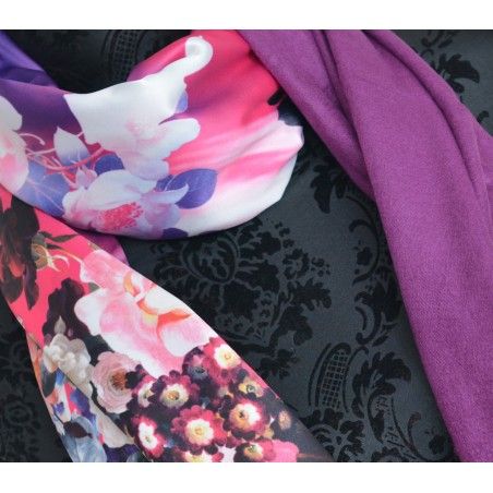 Pañuelo  de seda 100% natural, con dos caras y  flecos, modelo primavera morado, colección otoño-invierno,  de Hogar y Mas