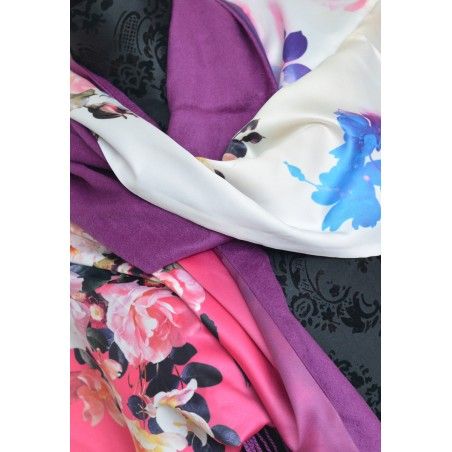 Pañuelo  de seda 100% natural, con dos caras y  flecos, modelo primavera morado, colección otoño-invierno,  de Hogar y Mas