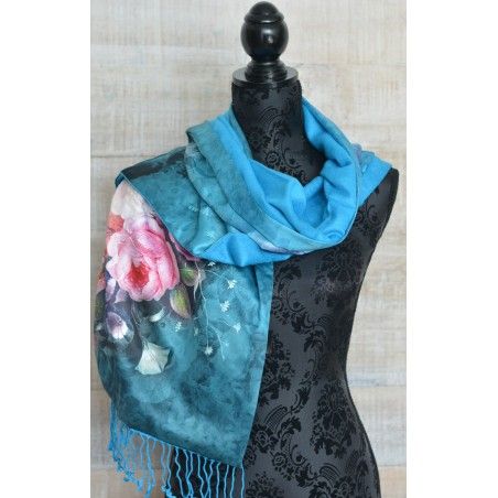 Pañuelo  de seda 100% natural, con dos caras y  flecos, modelo aguamarina , colección otoño-invierno,  de Hogar y Mas