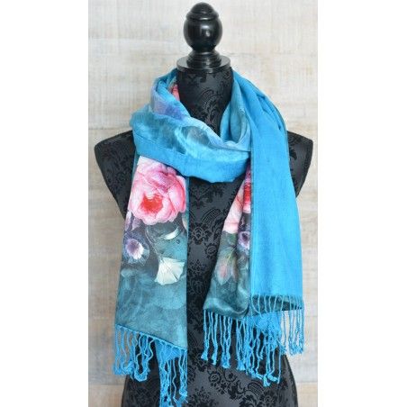 Pañuelo  de seda 100% natural, con dos caras y  flecos, modelo aguamarina , colección otoño-invierno,  de Hogar y Mas