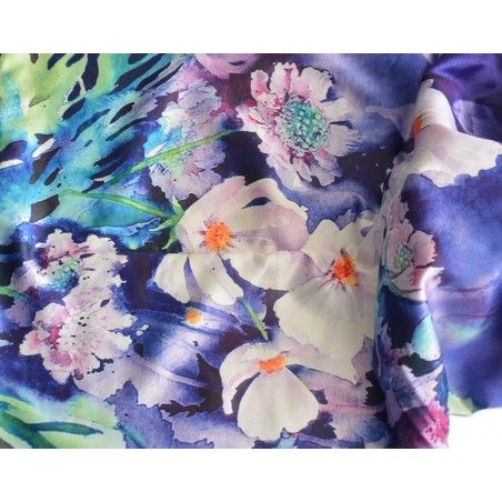 Pañuelo  de seda 100% natural, con dos caras y  flecos, modelo paraiso morado , colección otoño-invierno,  de Hogar y Mas