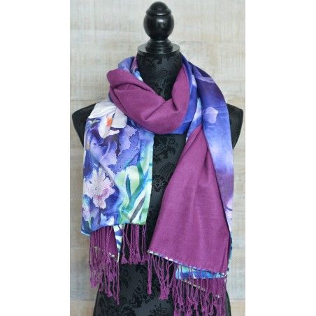 Pañuelo  de seda 100% natural, con dos caras y  flecos, modelo paraiso morado , colección otoño-invierno,  de Hogar y Mas