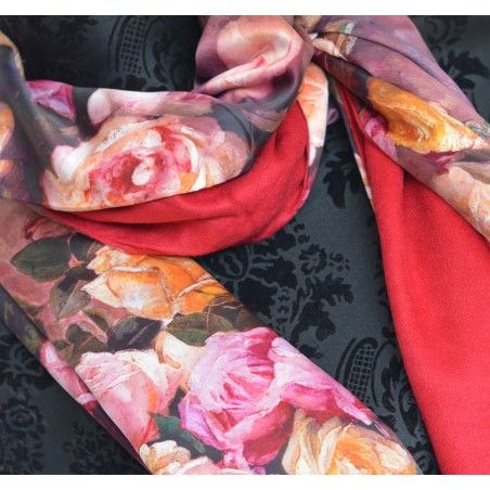 Pañuelo  de seda 100% natural, con dos caras y  flecos, modelo clásico multicolor , colección otoño-invierno,  de Hogar y Mas