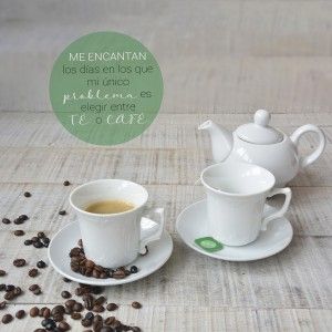 Set da caffè con latte o l'infusione di Ceramica Bianca, sei tazze e piatti. Finemente decorate con motivi e morbidi e floreali.