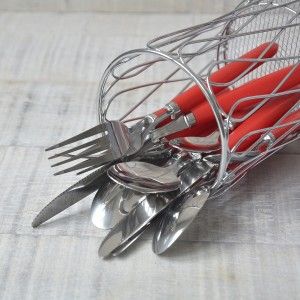 Cubertero de metal. Diseño industrial. Hogar y más