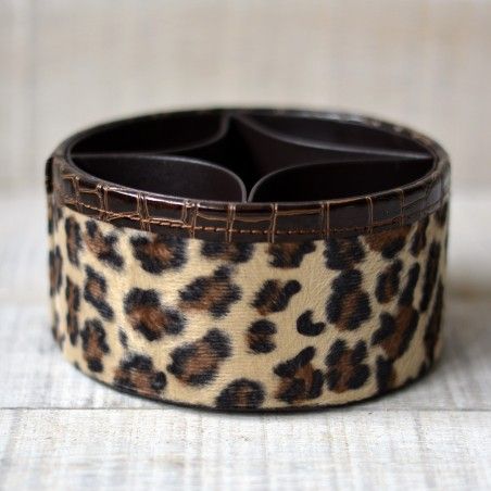 Home and More - Portamandos of leatherette round design-leopard with four compartments
