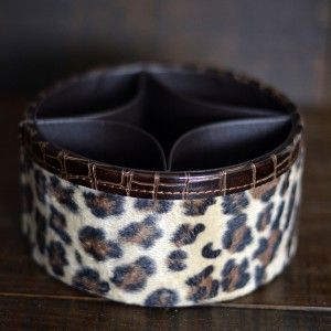 Home and More - Portamandos of leatherette round design-leopard with four compartments