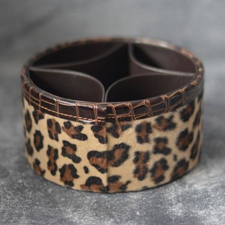 Home and More - Portamandos of leatherette round design-leopard with four compartments