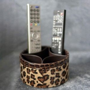 Home and More - Portamandos of leatherette round design-leopard with four compartments