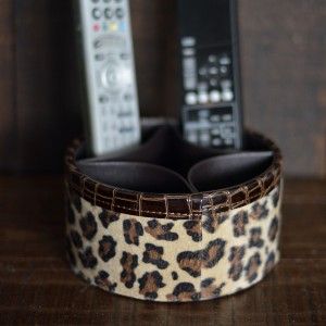 Home and More - Portamandos of leatherette round design-leopard with four compartments