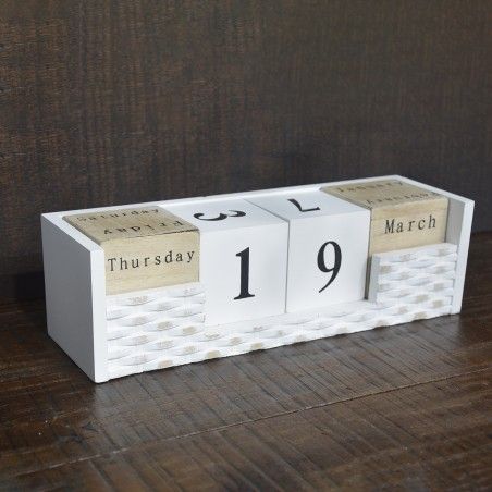 Casa e più - Calendario perpetuo in legno. Stile naturale con disegni bianchi.