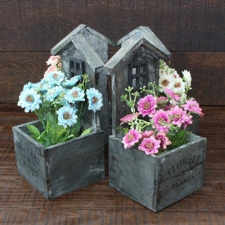 Macetero decorativo de madera natural en forma de casa Garden con pátina gris para jardín  - Edición Bassic - Hogar y más