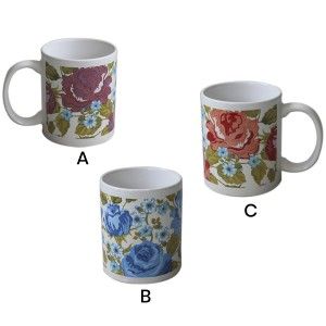 Tasse vintage fleurs pour le petit déjeuner. La conception florale. En céramique avec poignée. La maison et plus.
