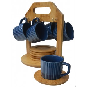 Café Moderne, avec du bleu tasses et assiettes en bambou, avec le soutien de bambou pour la cuisine - Maison et plus