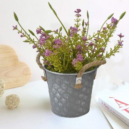 Macetero metálico vintage Forma de Cubo, Macetero Flores artificiales Lila, Patina Blanca, Acabado envejecido 23x10,5x12cm