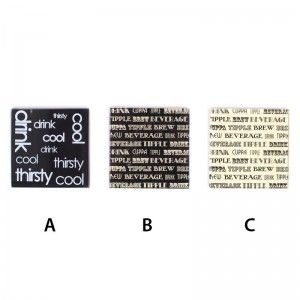 Sous-verres en verre avec des mots