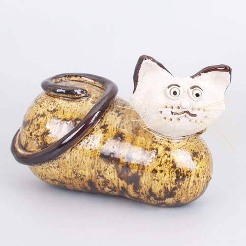 Chat couché
