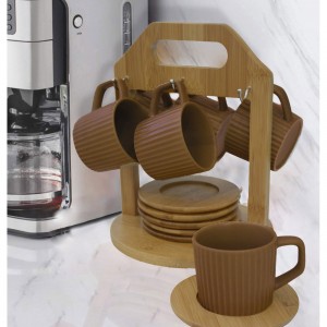 Café Moderne, avec des tasses de beige et de bambou plaques, avec le soutien de bambou pour la cuisine - Maison et plus