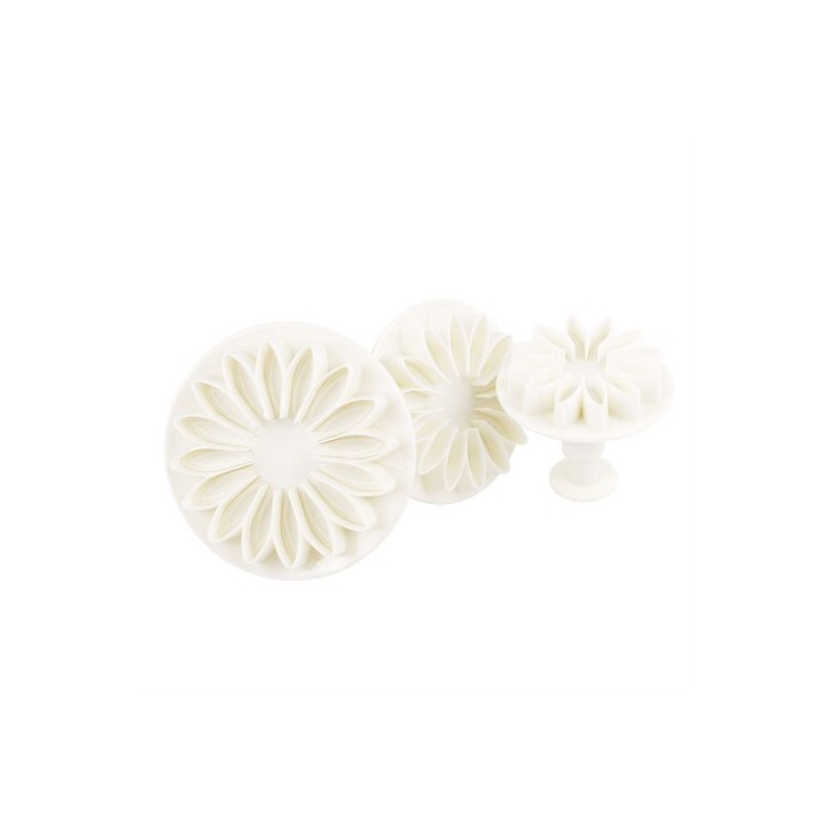 Coupe-pâte de fleurs blanches ( trois)