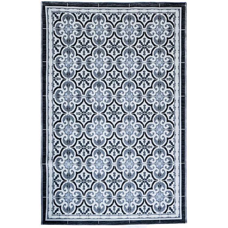 Alfombra con diseño de mosaico exterior e interior.