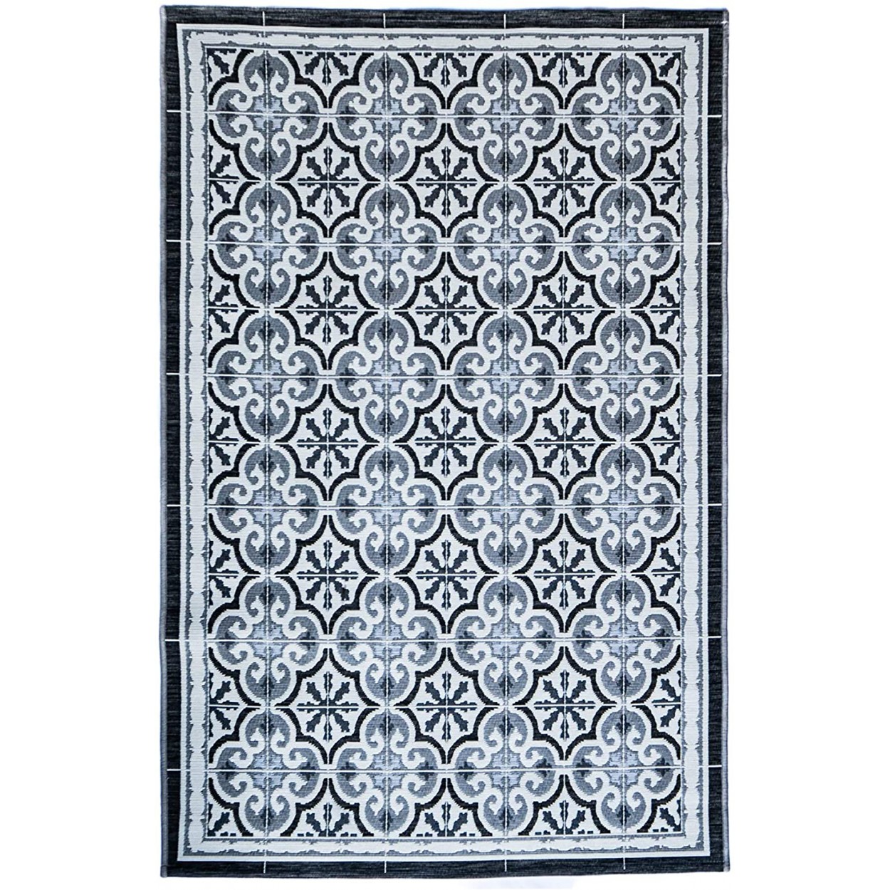 Alfombra con diseño de mosaico exterior e interior.